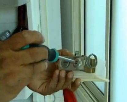 אנו מתקנים את כל סוגי המקררים השונים